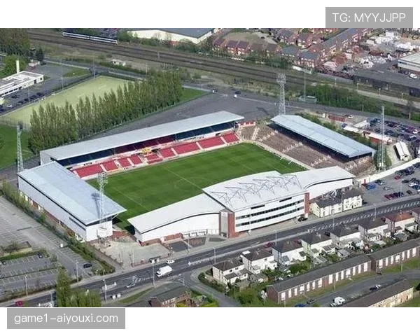 升班马雷克瑟姆凭借坚韧防守 作为黑马稳居联赛中游位置